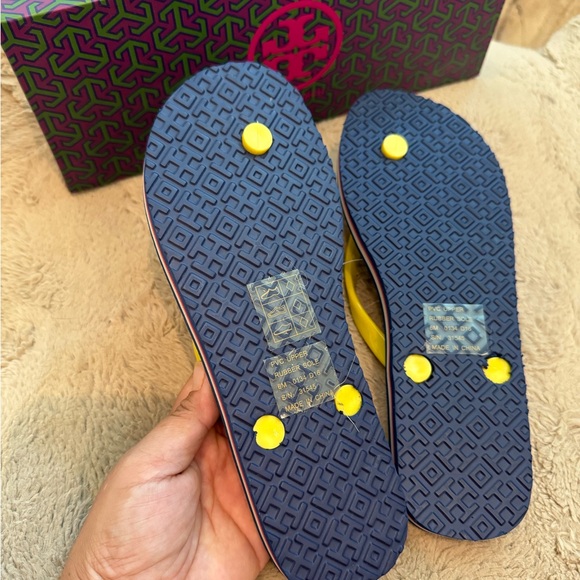 NWB Tory Burch colorscape classic striped edge flip flop Size 6 Sandals - Picture 4 of 8